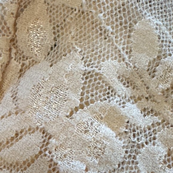 Gucci Metallic Floral Lace Socks in Cream - Picture 7 of 8